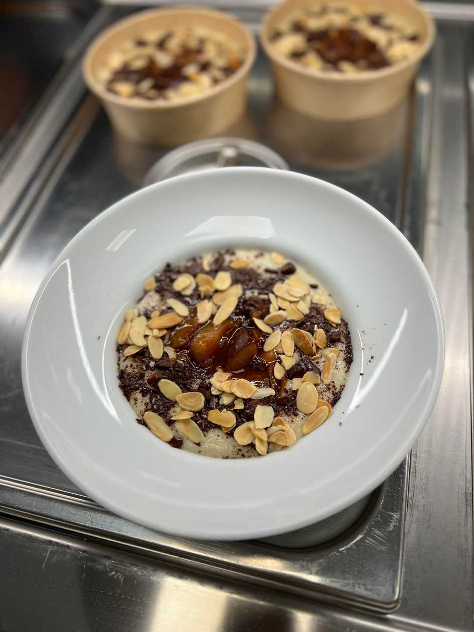 Breakfast porridge in plant-based milk