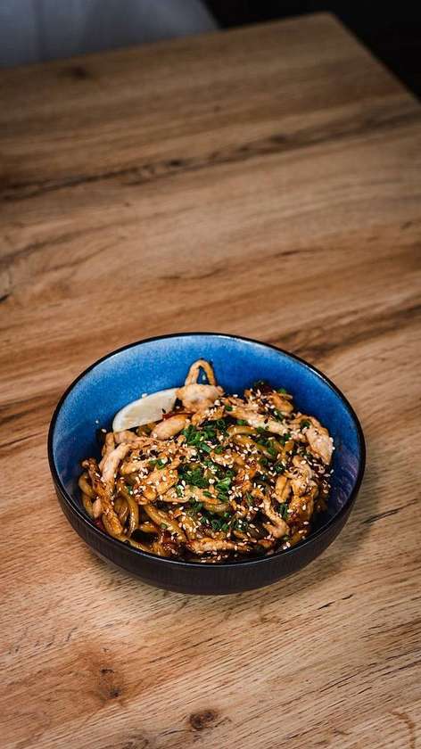 Makaron udon z kurczakiem
