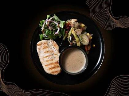 Fitness kuřecí steak s pepřovou omáčkou