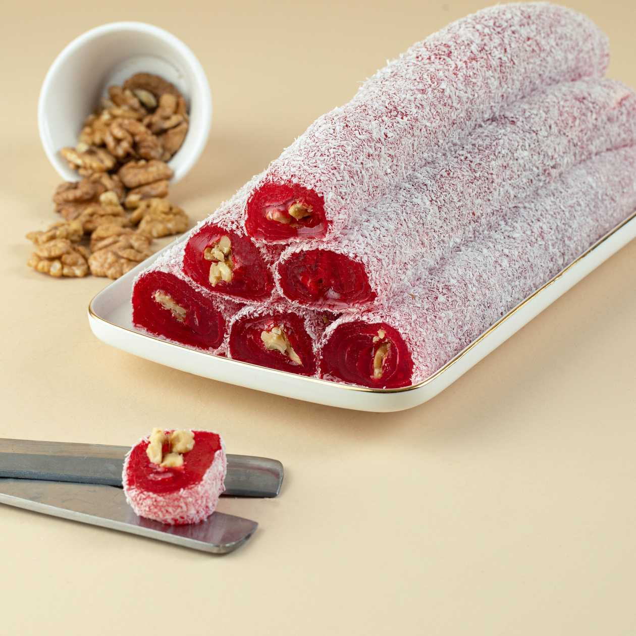 Klassik içi Cevizli Narlı Sarma / Classic Pomegranate Wrap with Walnut Inside
