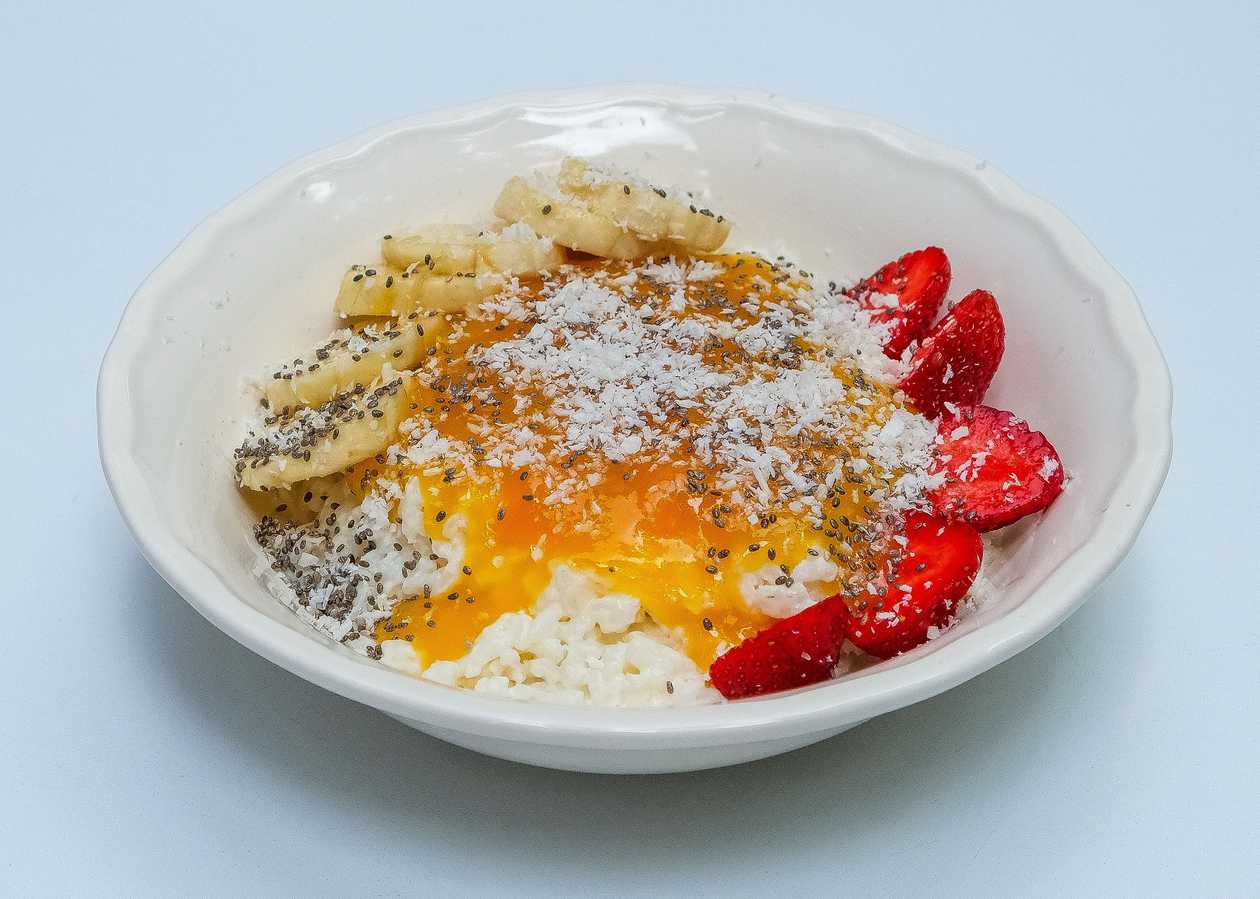 Coconut Rice Porridge with Mango