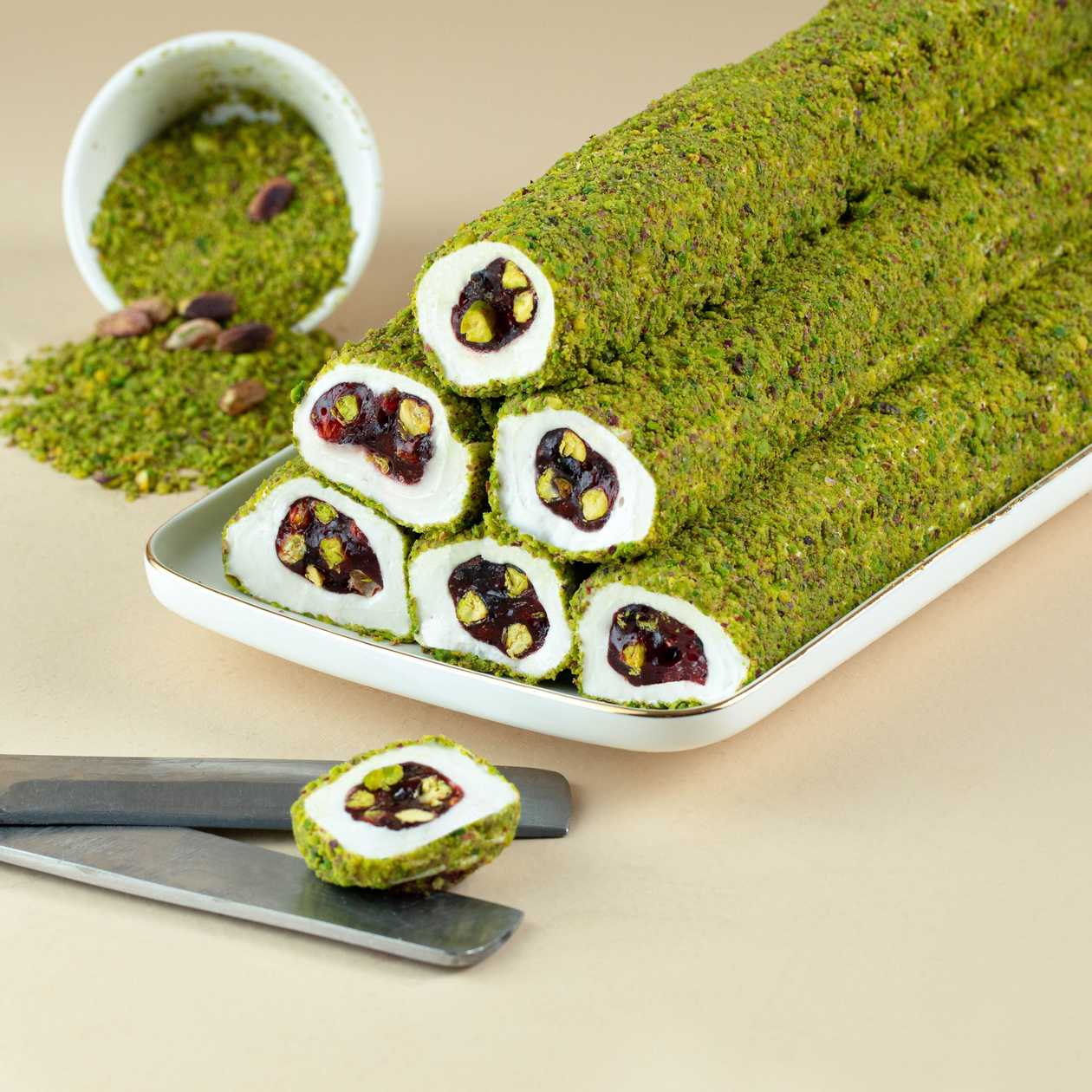 Sultan Vişnəli Antep Fıstıqlı Sarma / Sultan Wrapped with Cherry Pistachio