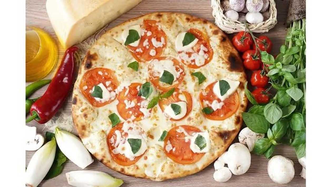 Caprese Pizza 32 Cm