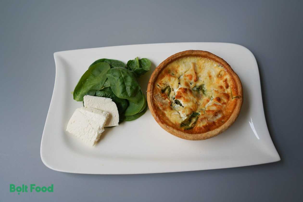 Quiche goat cheese, spinach, salad