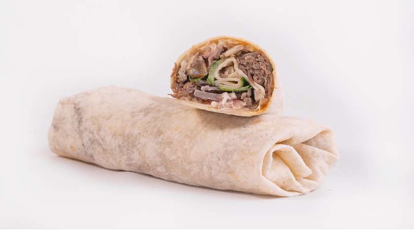 Wrap po azjatycku z szarpaną wołowiną