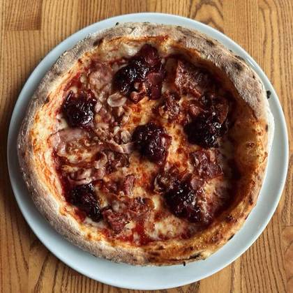 Pizza with bacon and caramelized onions