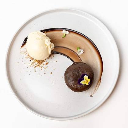 Chocolate fondant with white chocolate and ice cream