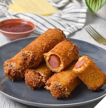 Spicy sausage and bread rolls