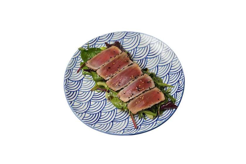 salad with tuna tataki