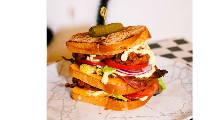 O KURCZAK CLUB SANDWICH