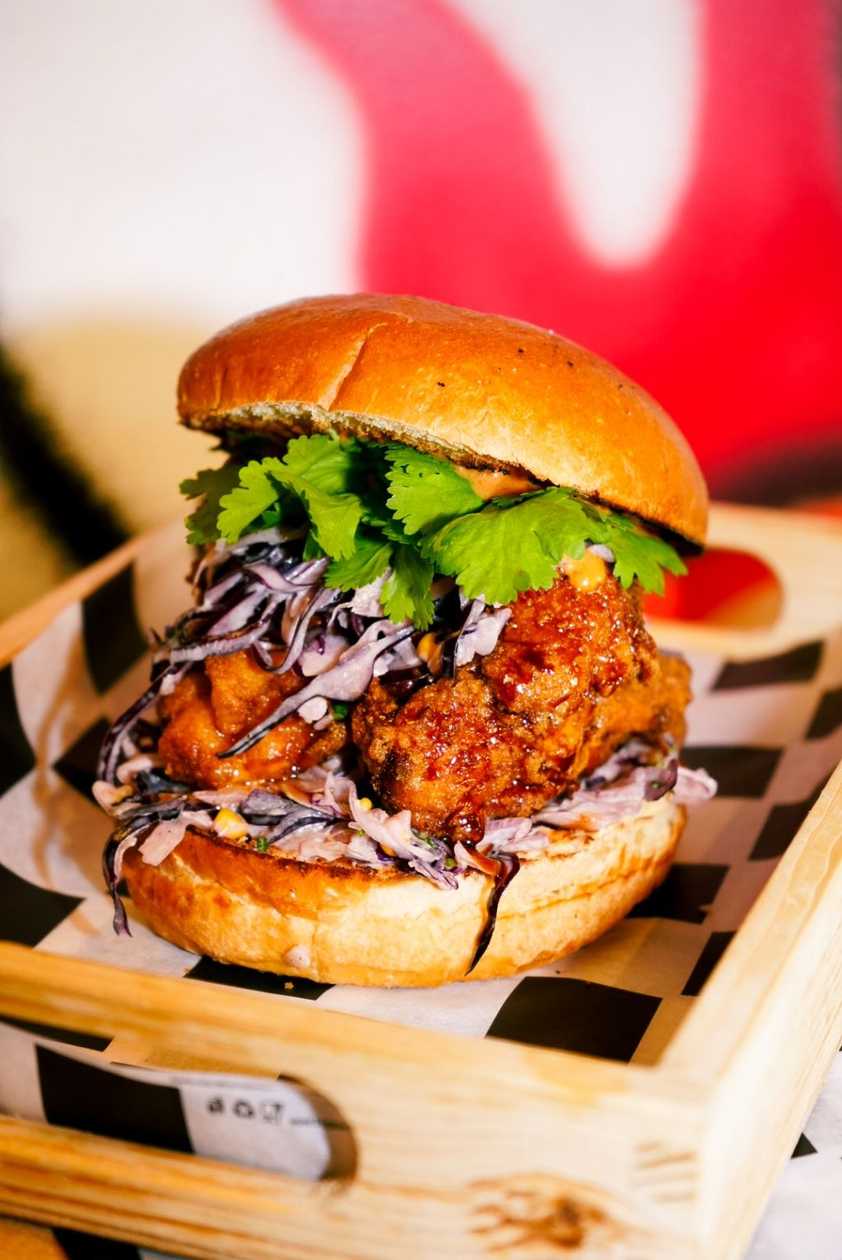 CHICKEN BURGER