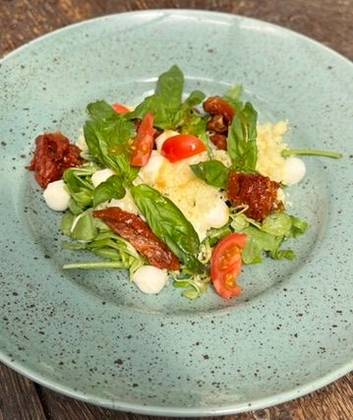 Couscous salad with baby mozzarella and sun-dried tomatoes