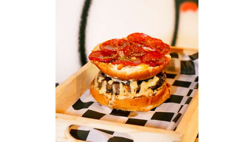 PIZZA BURGER