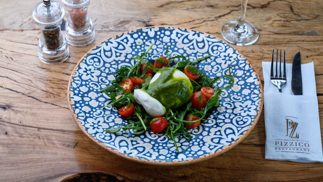 Salata Burrata si Sos Pesto
