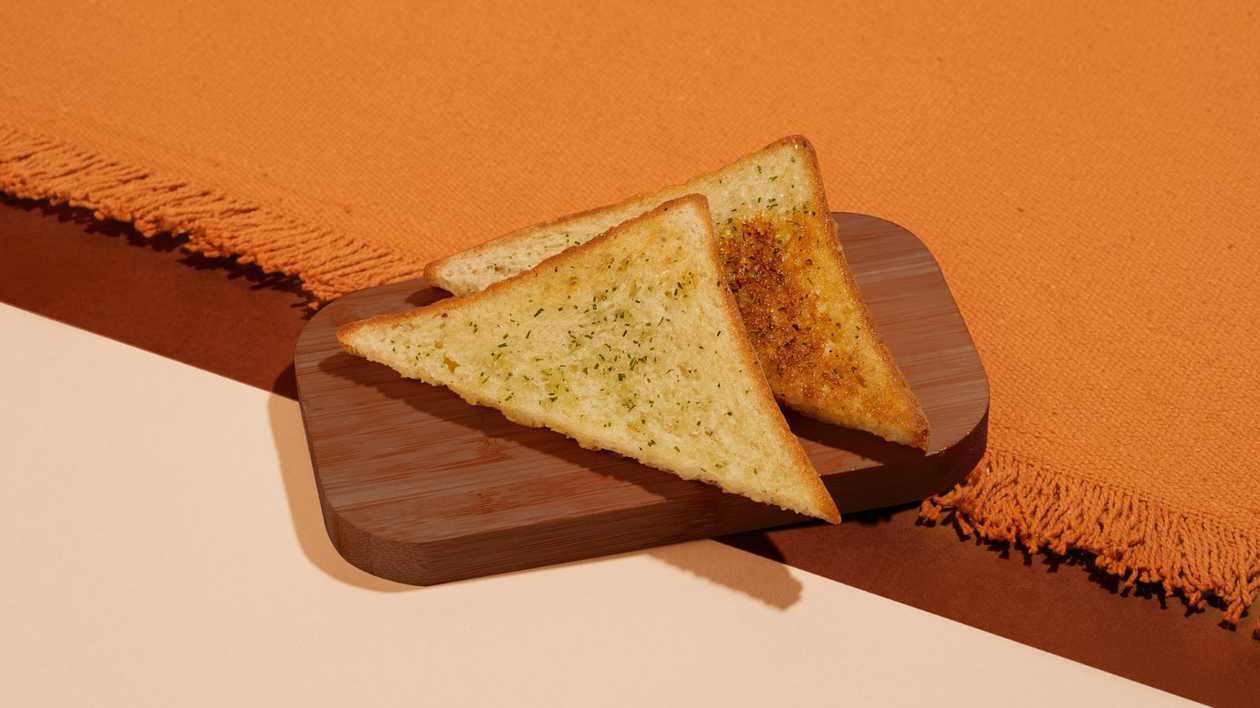 Garlic Toast with Fresh Herbs🍞