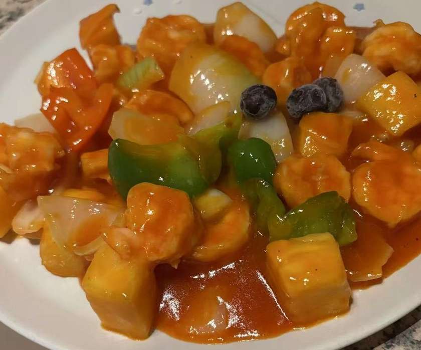 N28 - Sweet and sour shrimp with fresh pineapple