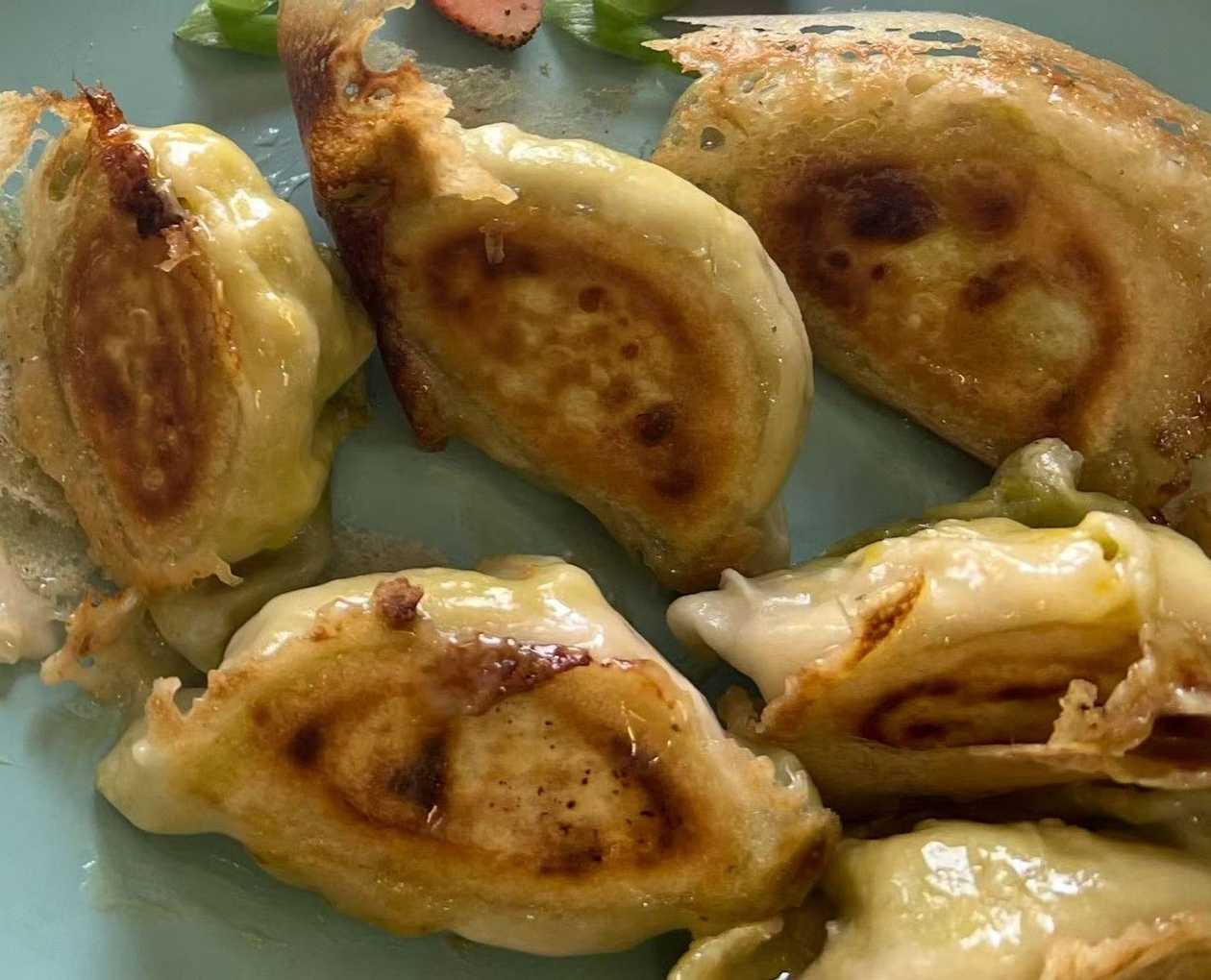 N7 - Chicken Gyozas (8 pieces) with sauce