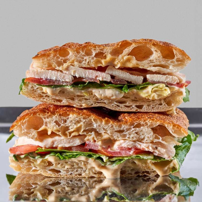 Фокачча з куркою та соусом Цезар