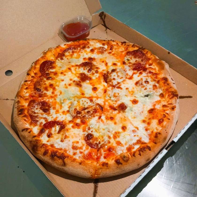 Salami Gorgonzola Pizza Large Ø32cm 1+1