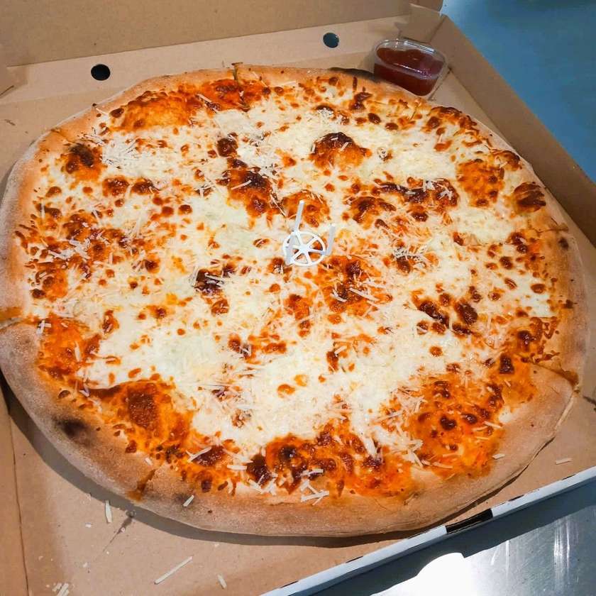 Pizza Four Cheese Large Ø32cm 1+1