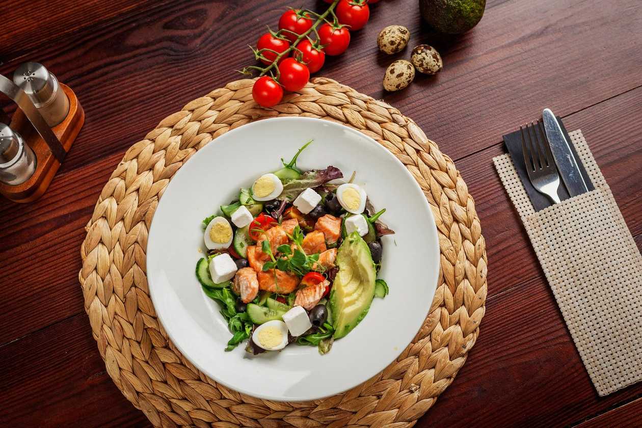 Salad with fried salmon, fitaki cheese and quail eggs