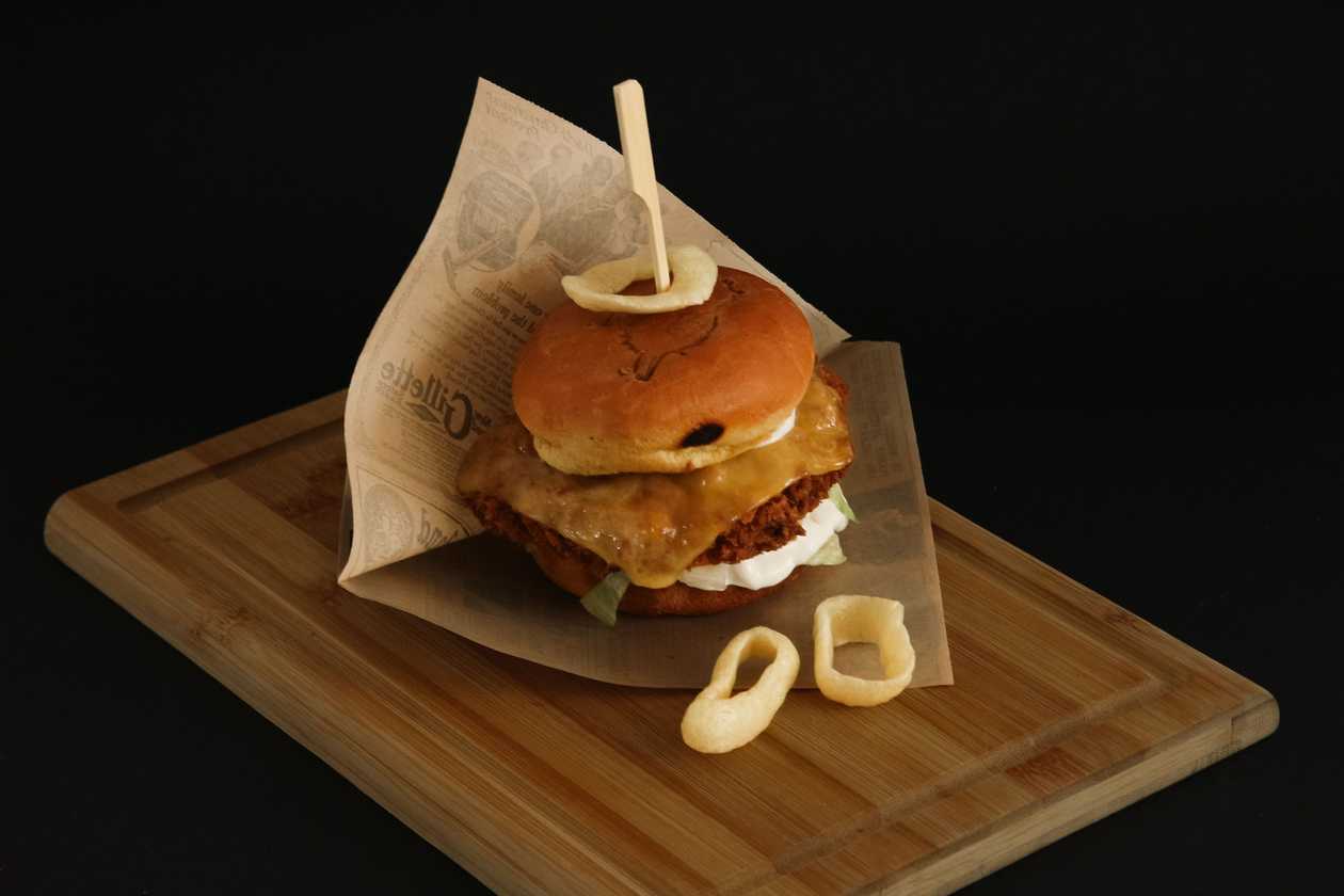 Mini chicken burger with fries