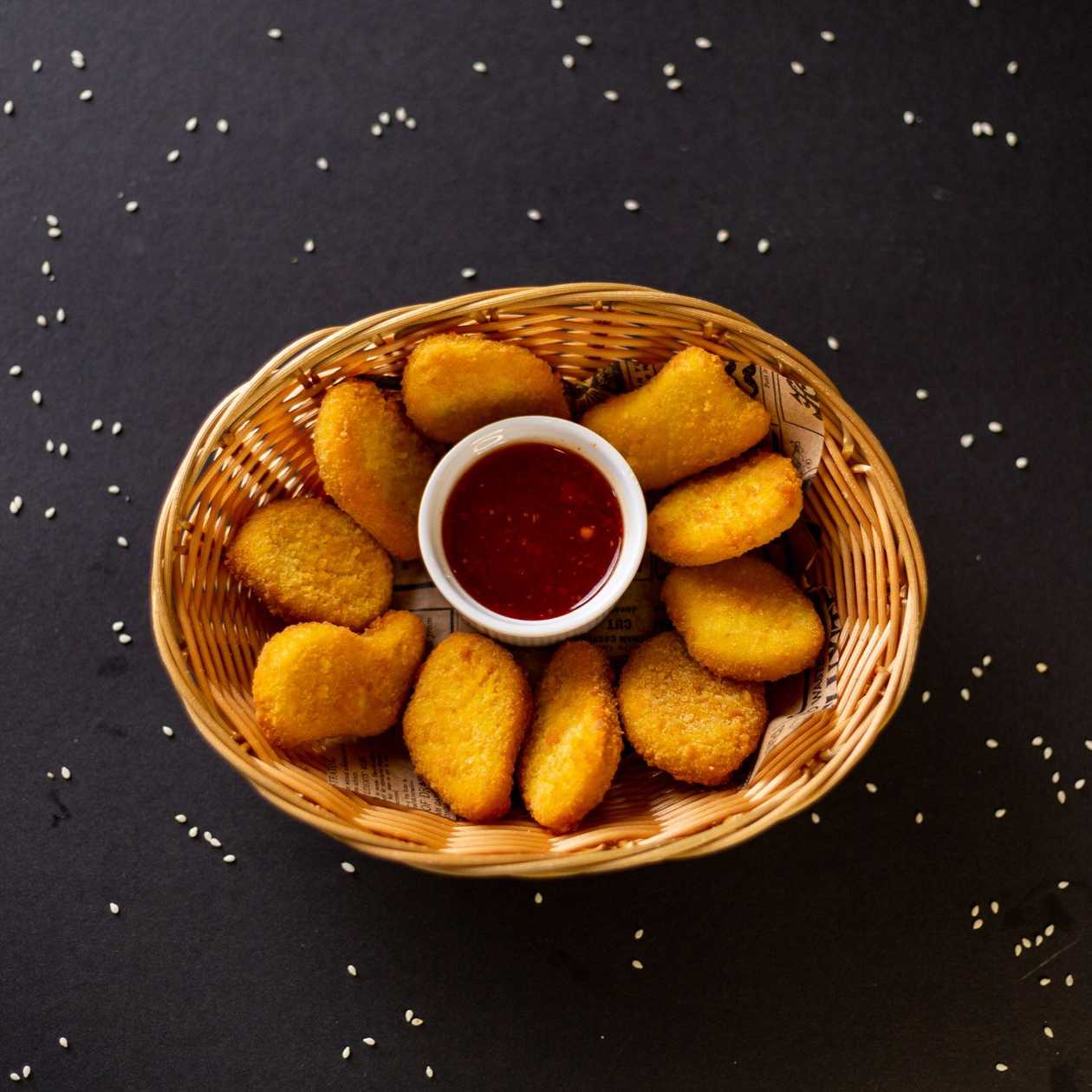 Chicken nuggets with sweet and sour chili sauce