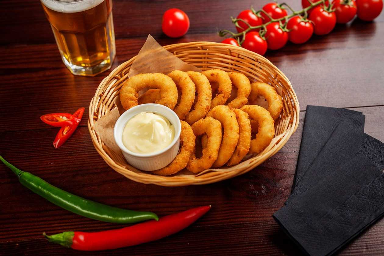 Onion Rings with Lemon greens sauce