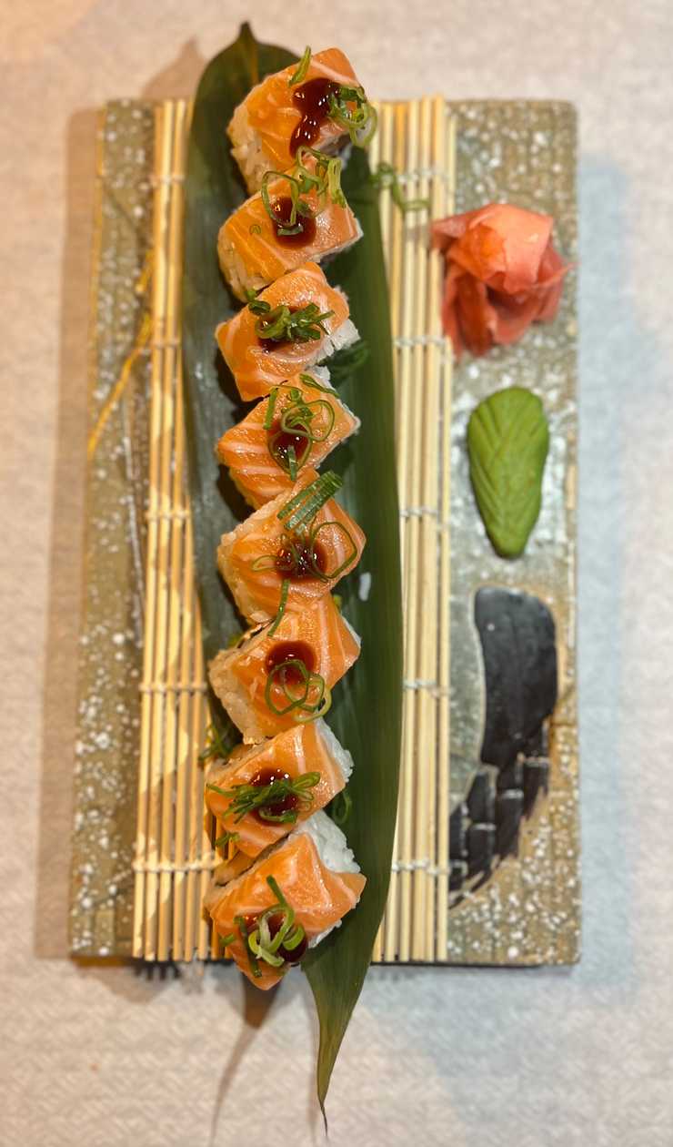 Uramaki Sake -8 pcs+ cola