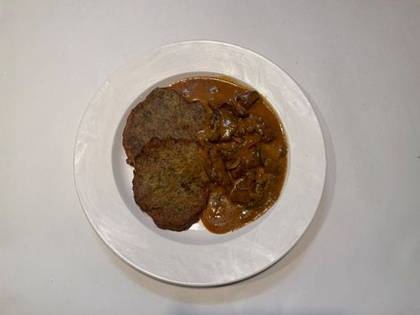 2) Hovězí nudličky Stroganoff