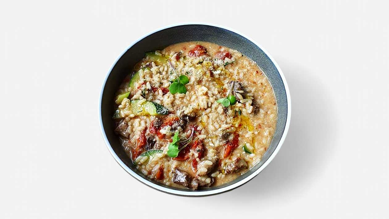 Rizoto (hovädzie mäso, sušené paradajky, cuketa, chilli, pangrattato) 1,3,7 250g