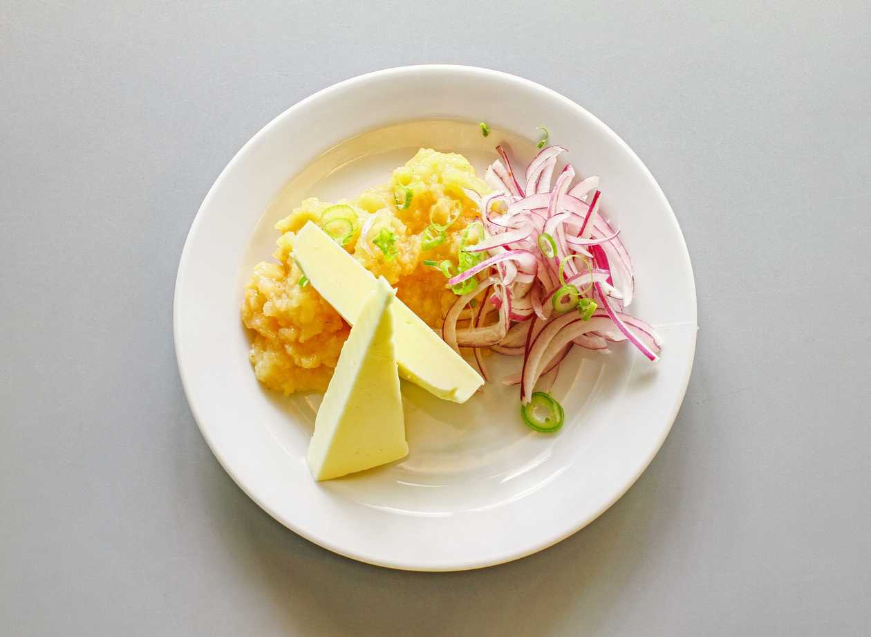 Pickled Cheese (100g), Bread, Butter, Onion (Allergens: 1.7)