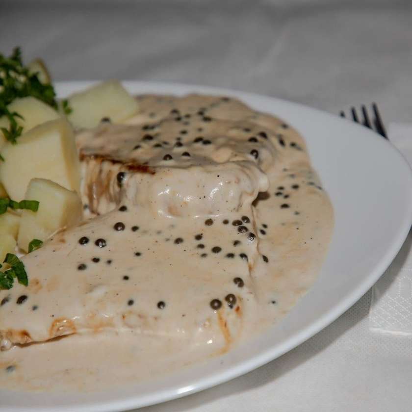 Cotlet de Porc cu Sos de Piper Verde
