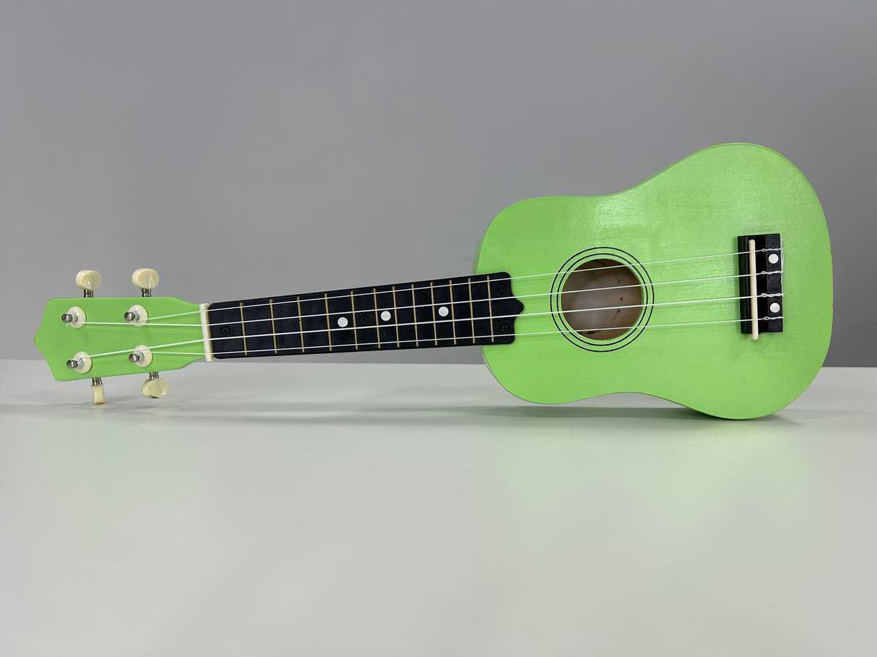 Uklele - green color 2001184000006
