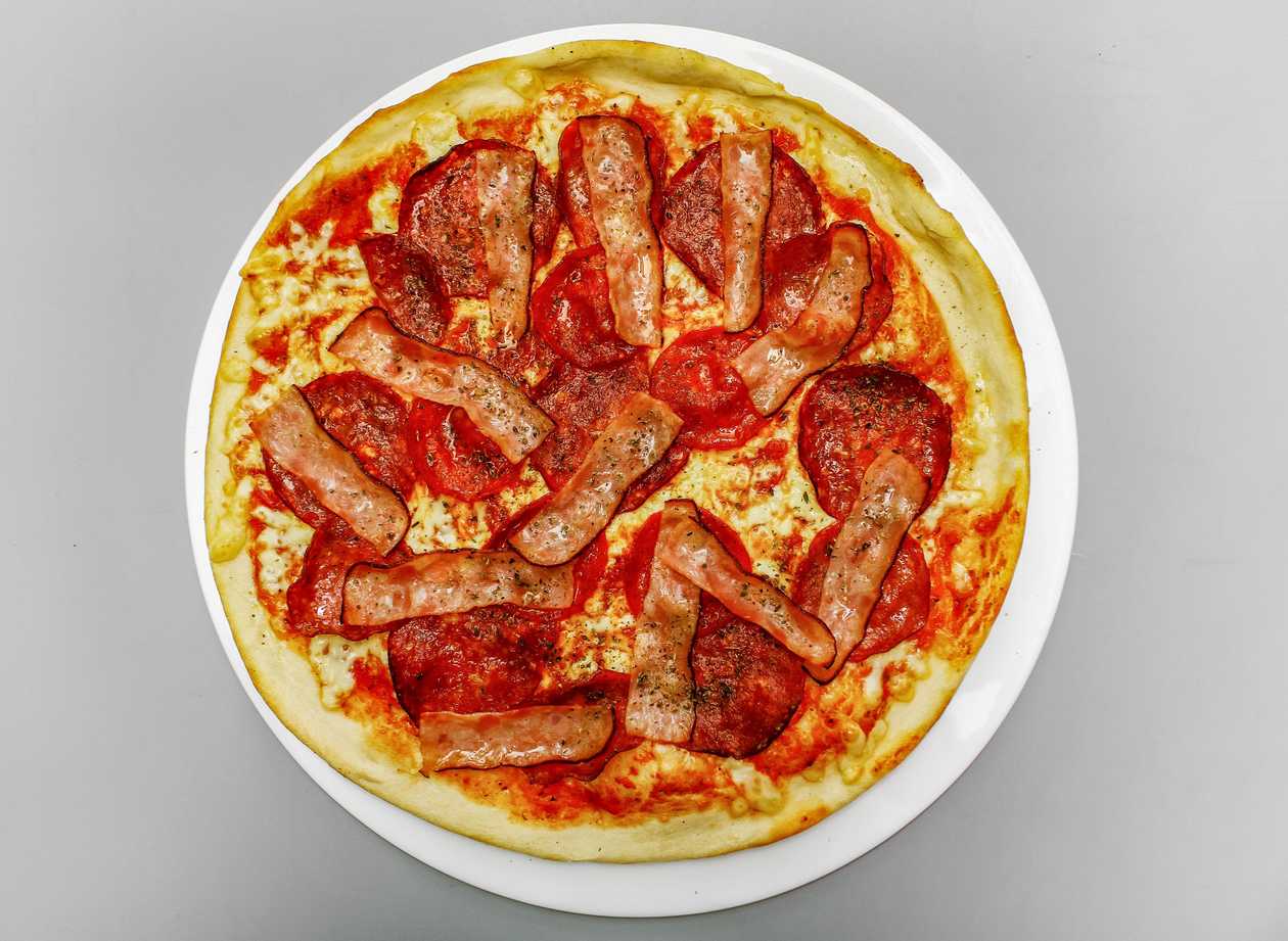 Salami Pizza