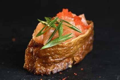 Salmon Gunkan Inari