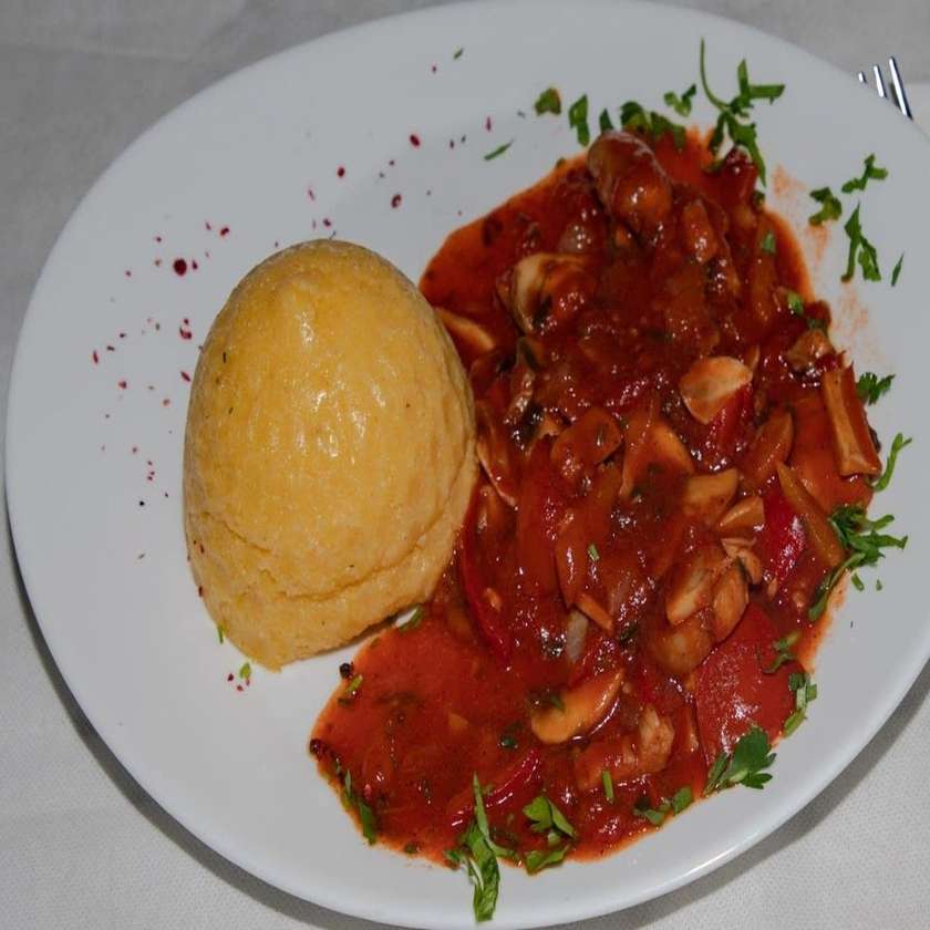 Tocanita cu Ciuperci si Mamaliguta