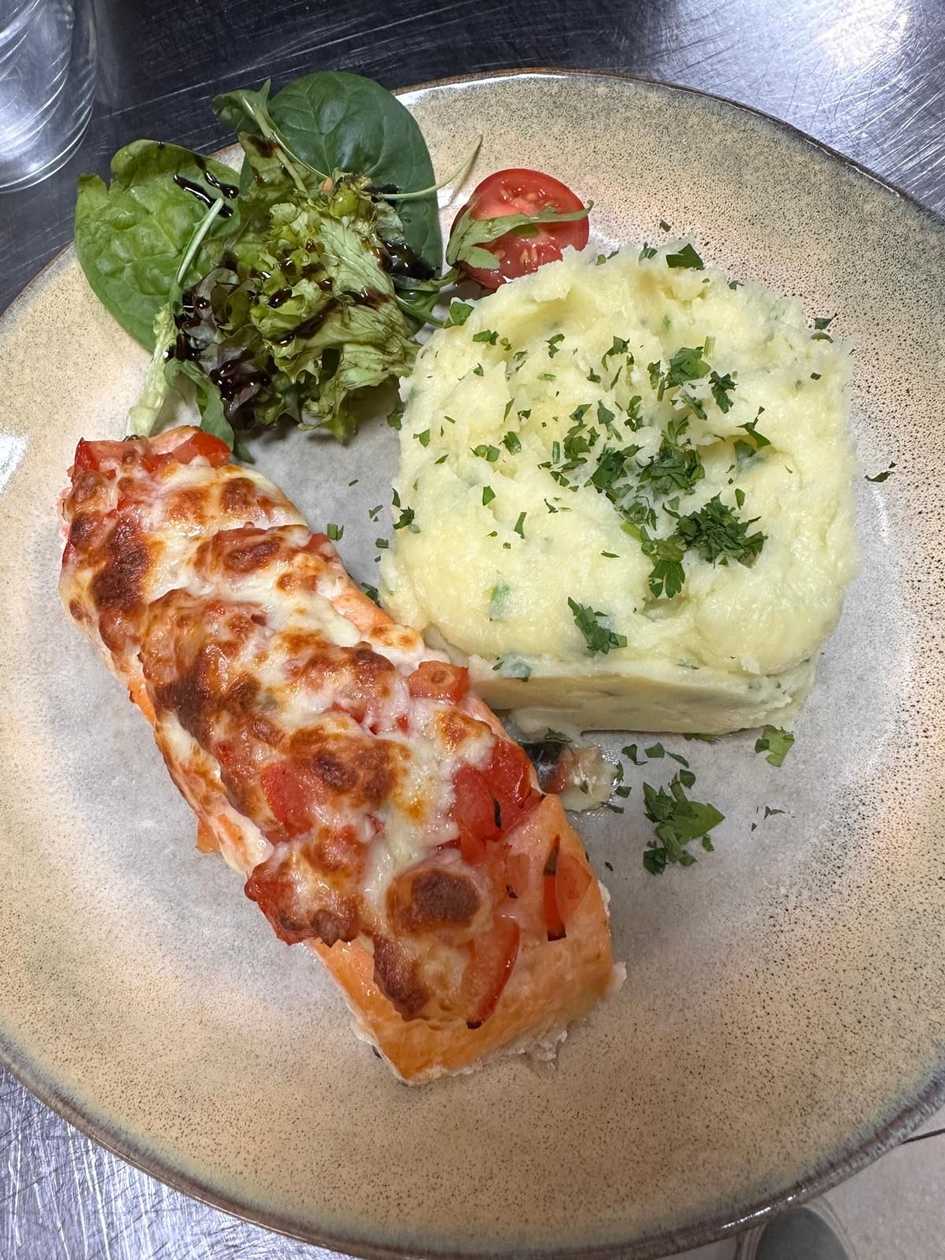 Salmon in Tomato Crust and Mashed Potatoes with Herbs