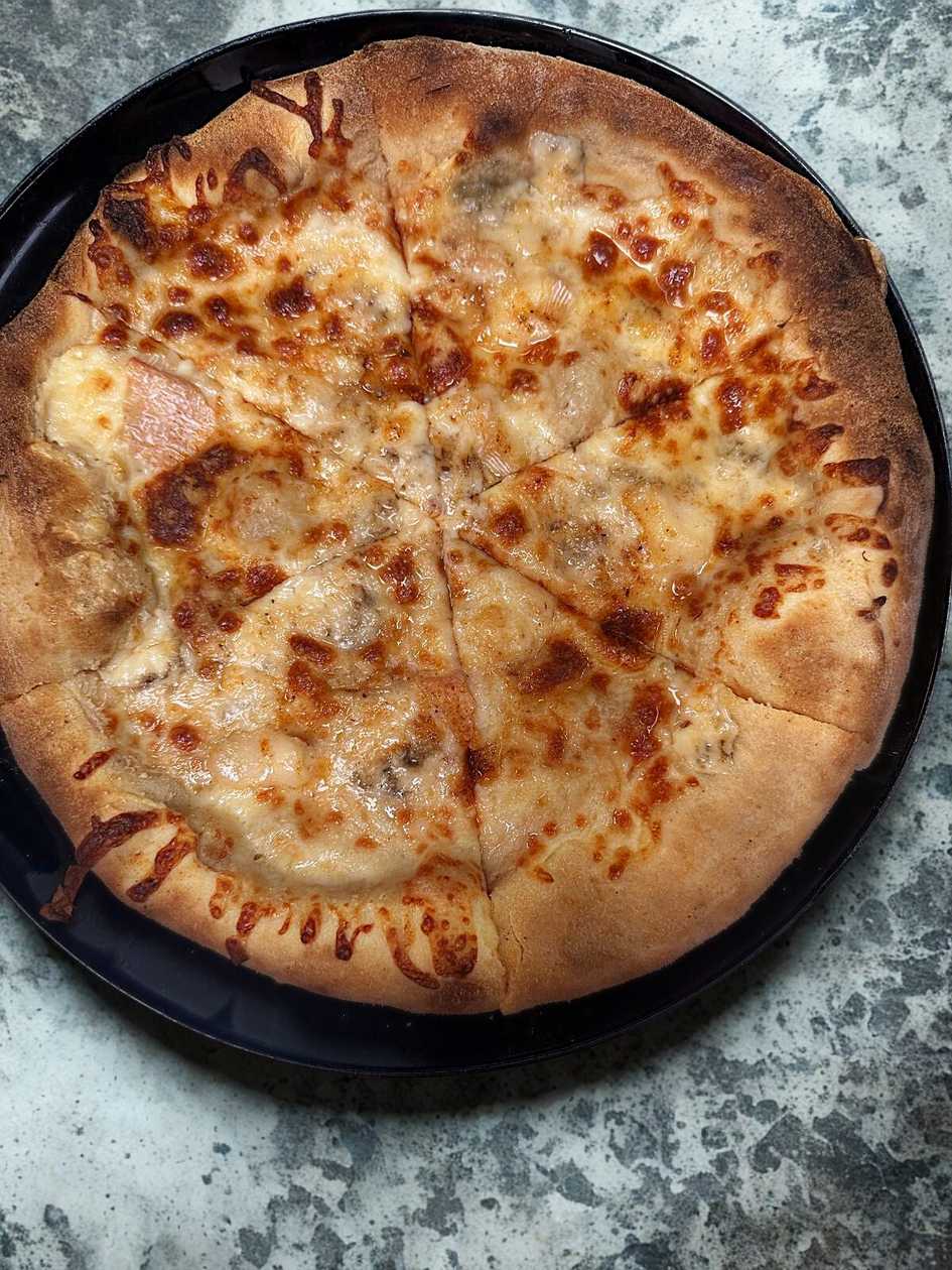 Quattro Formaggi Pizza