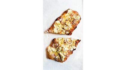 Pinsa Pistachio And Goat Cheese
