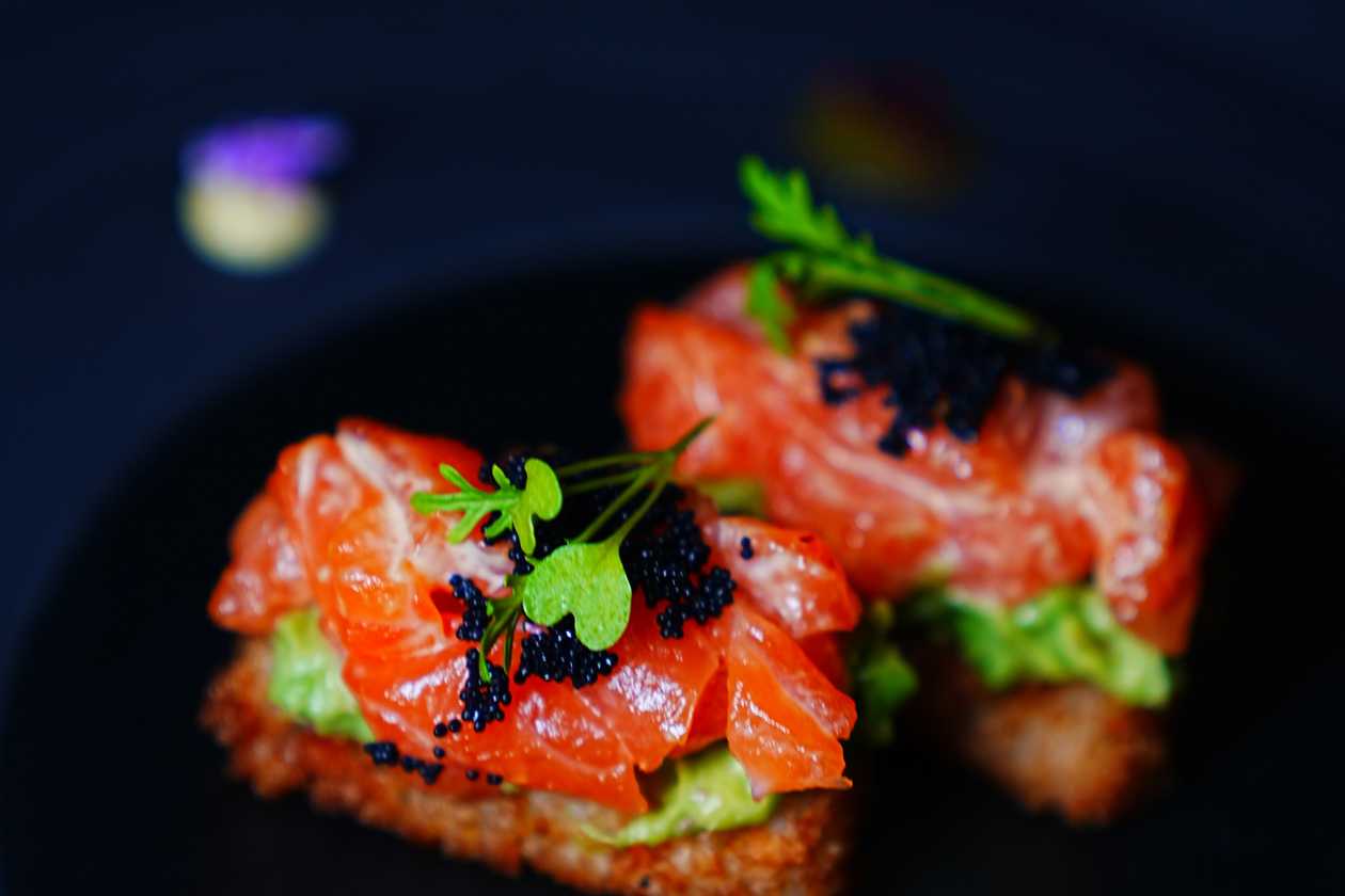 Crispy Rice Salmon (2 pcs)