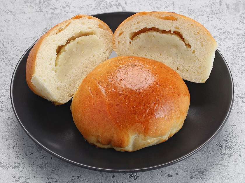 Pieczona bułeczka z ziemniakami Пиріжок з картоплею (130g)