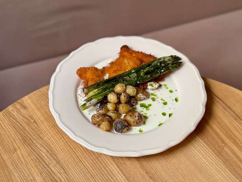 chop, potatoes, broccoli