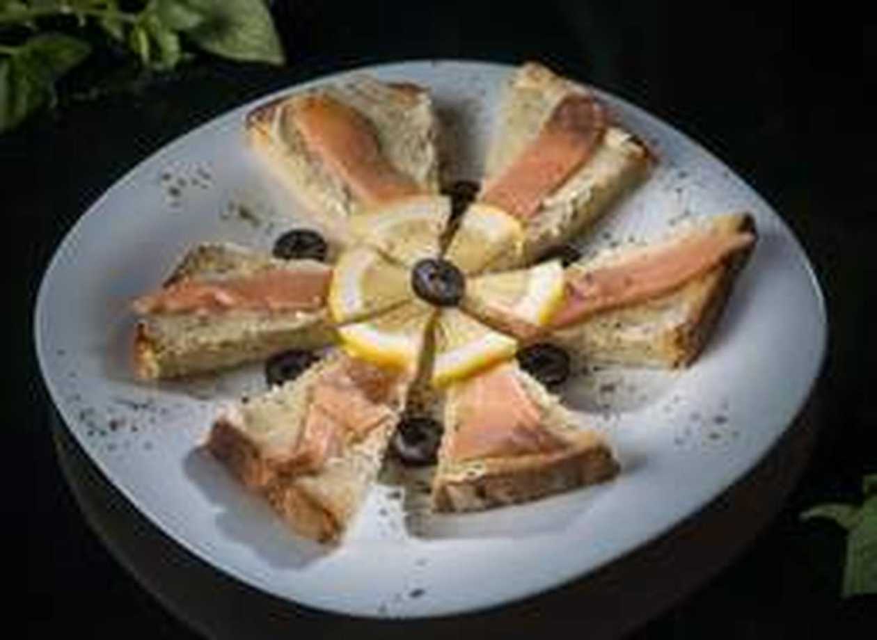 Bruschetta with Philadelphia Cheese and Salmon