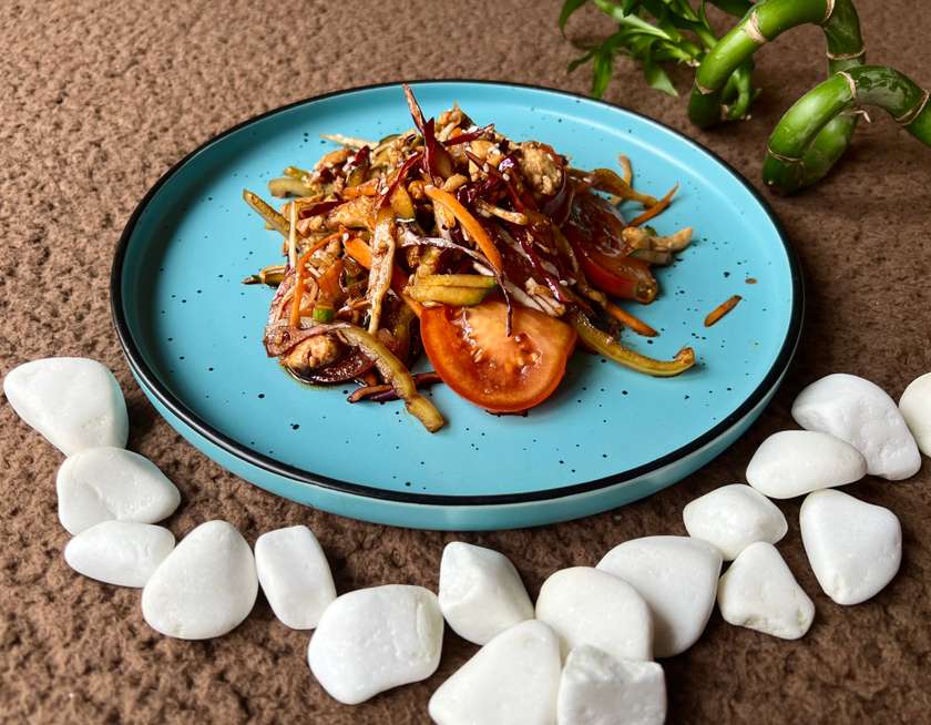 Salată de pui cu legume (200g)