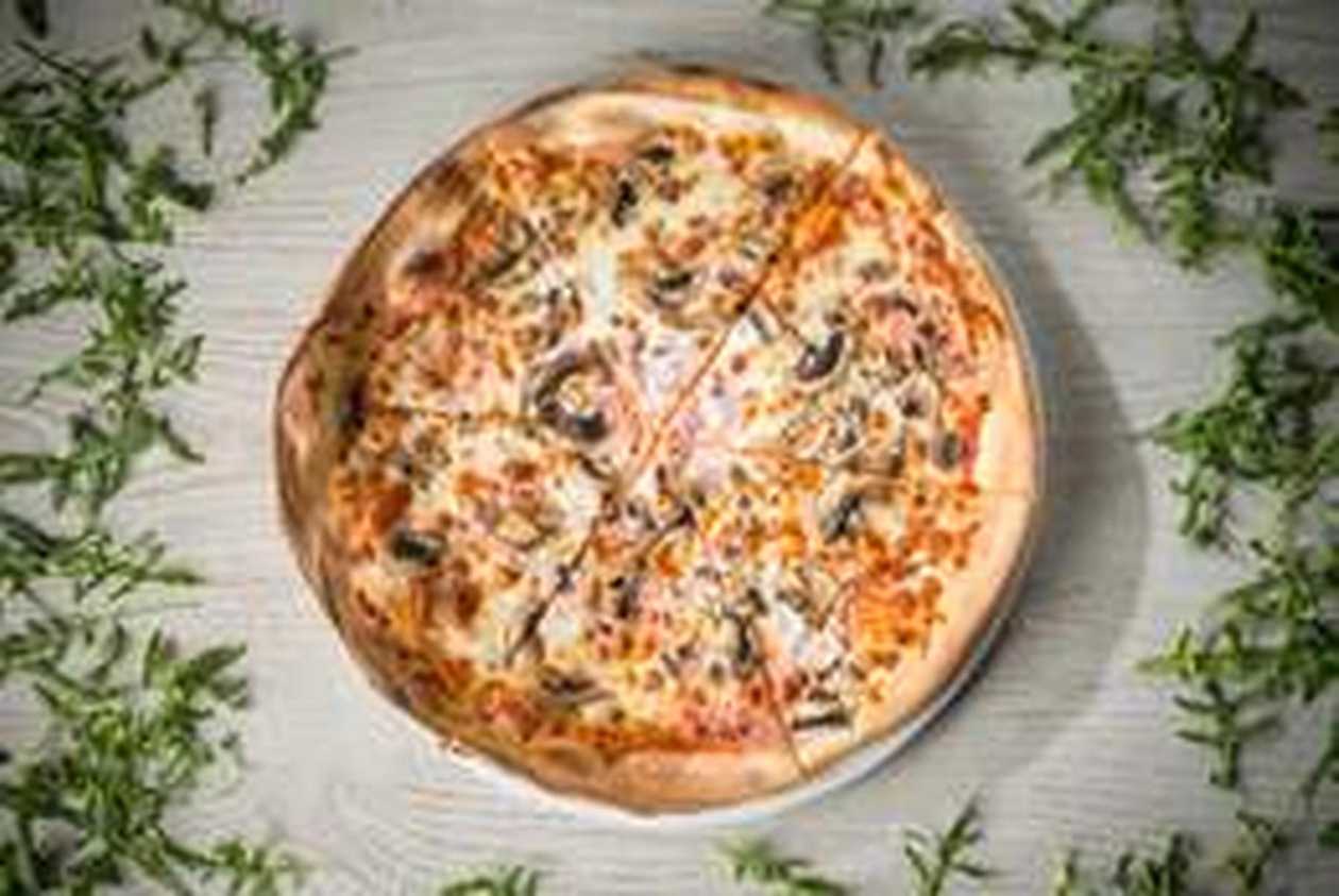 Small Prosciutto and Mushroom Pizza