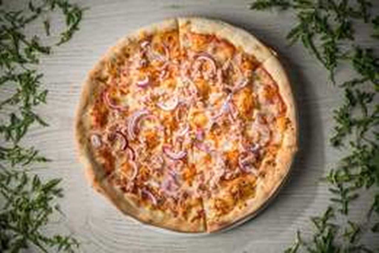 Family Tuna and Onion Pizza