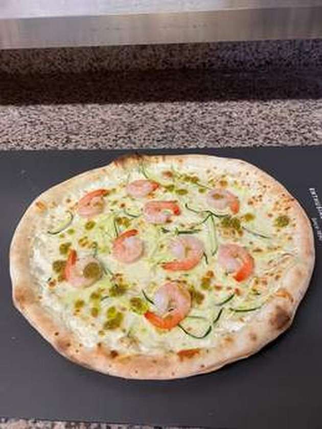 Small Shrimp and Zucchini Pizza