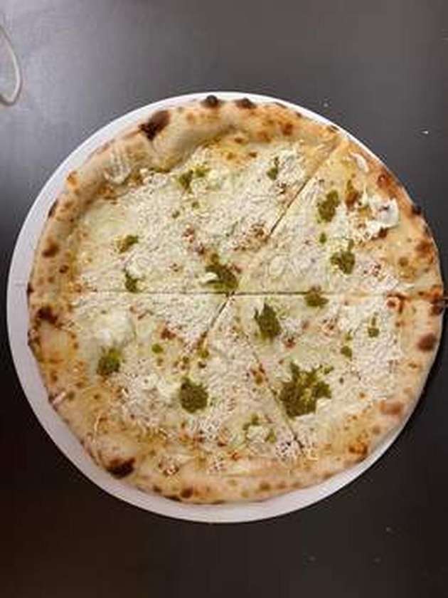 Medium Cheeses with Pesto Pizza