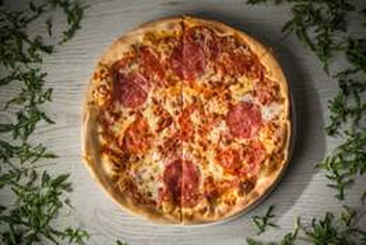 Medium Due Salami Pizza